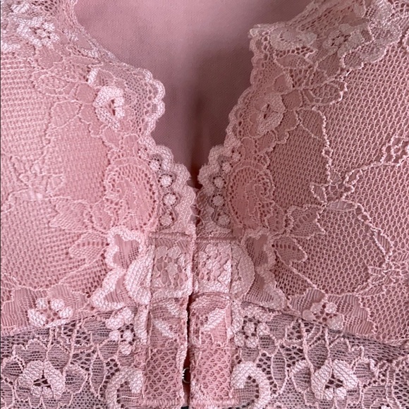 Beautiful Pink Bra: Comfort, Support, & Delicate! - Picture 3 of 8